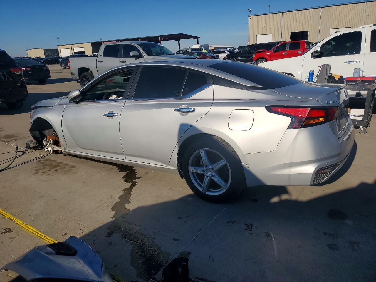 2021 Nissan Altima S - Image 2