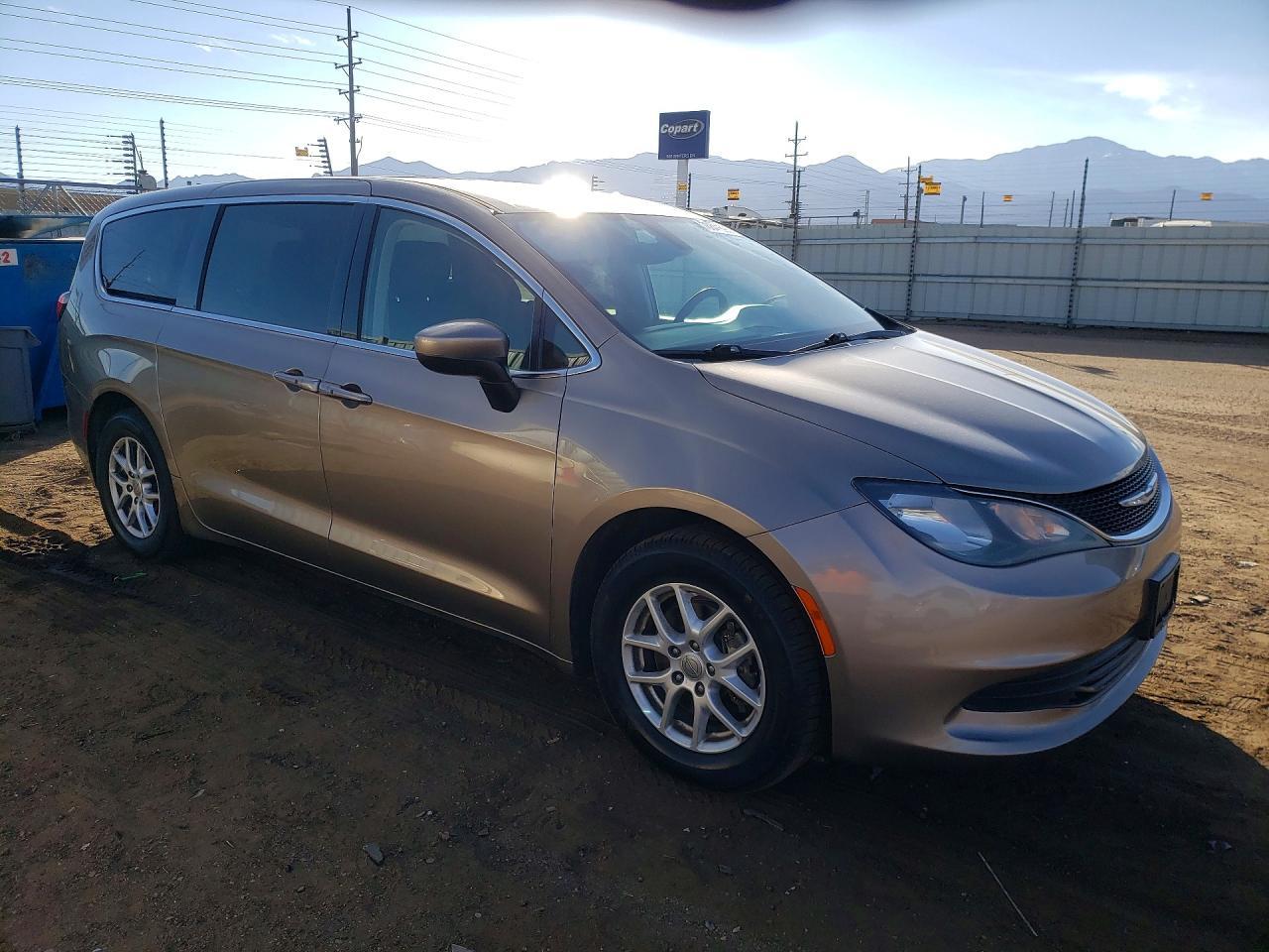 2017 Chrysler Pacifica Touring - Фото 4