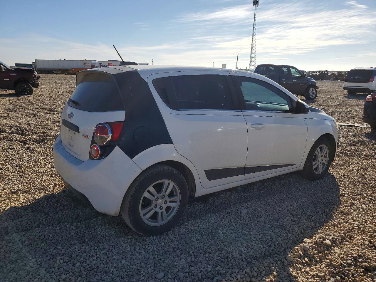 2015 Chevrolet Sonic Lt - Image 3