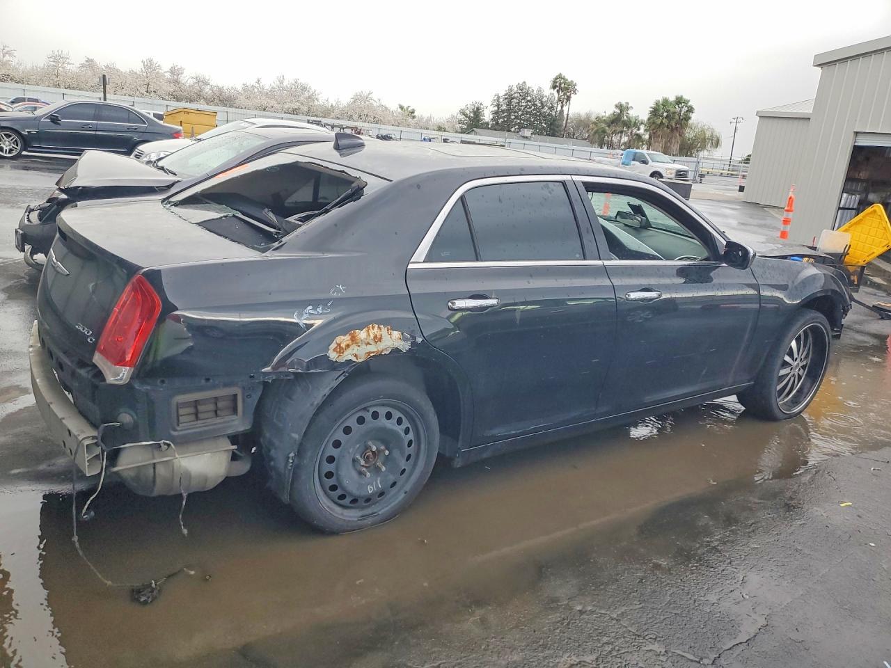 2016 Chrysler 300C - Image 3