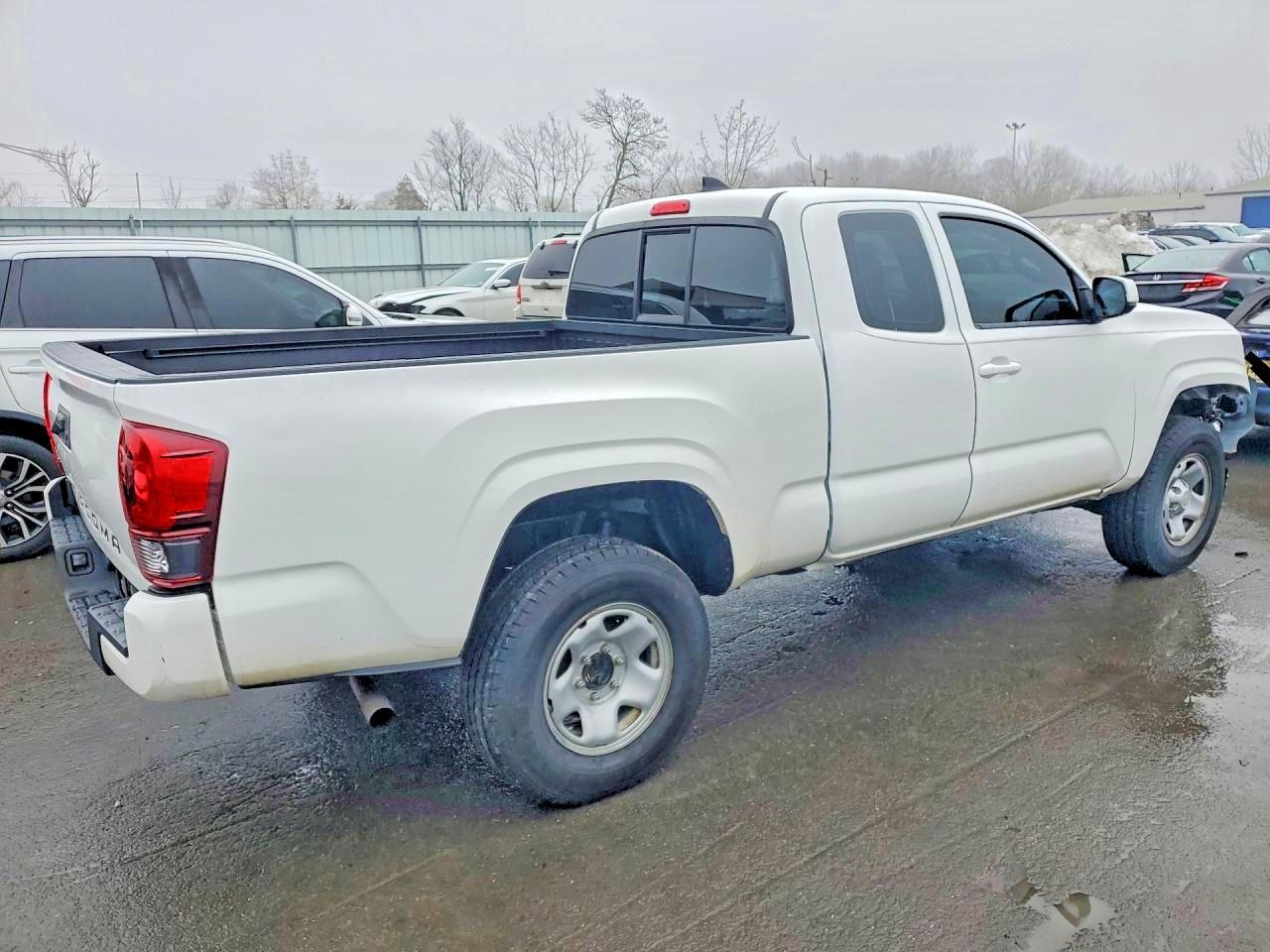 2018 Toyota Tacoma - Image 3