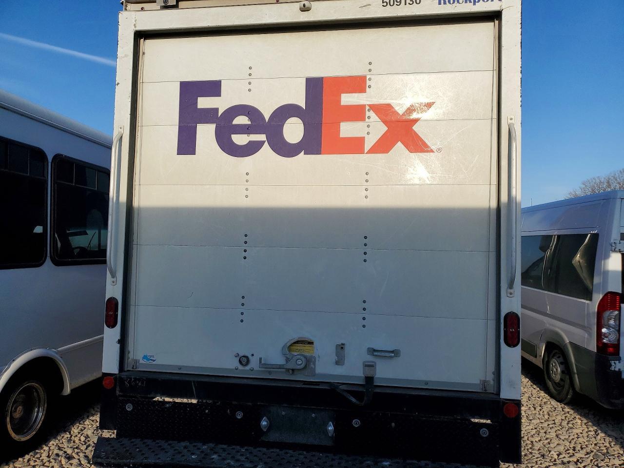 2023 GMC Savana Delivery Truck - Image 6