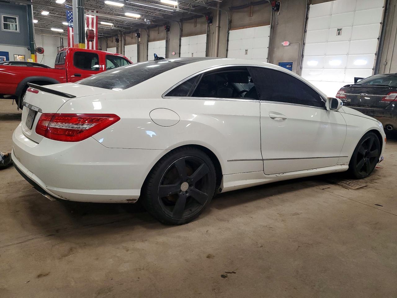 2010 Mercedes-Benz E 550 - Фото 3