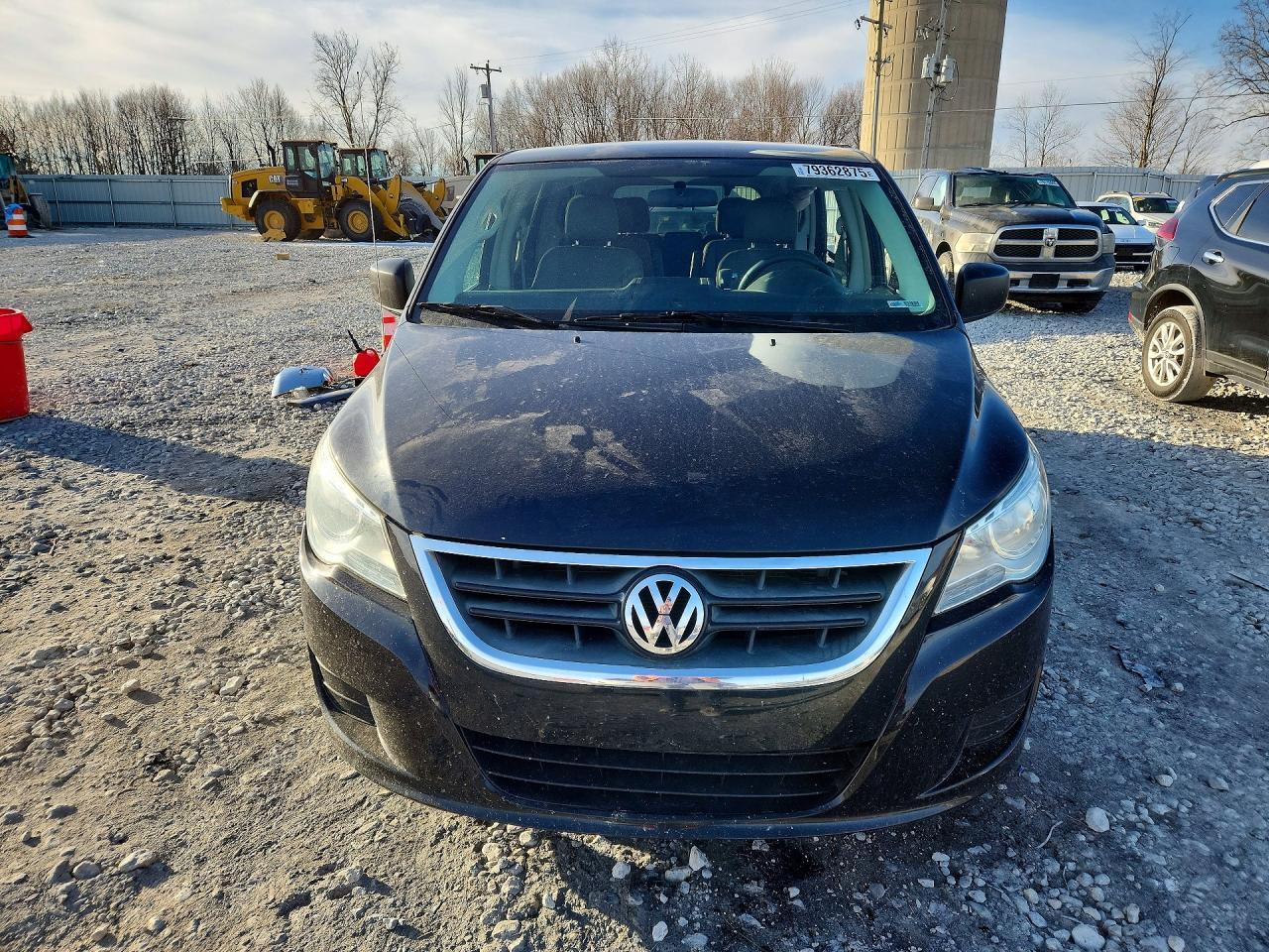 2013 Volkswagen Routan S - Image 5