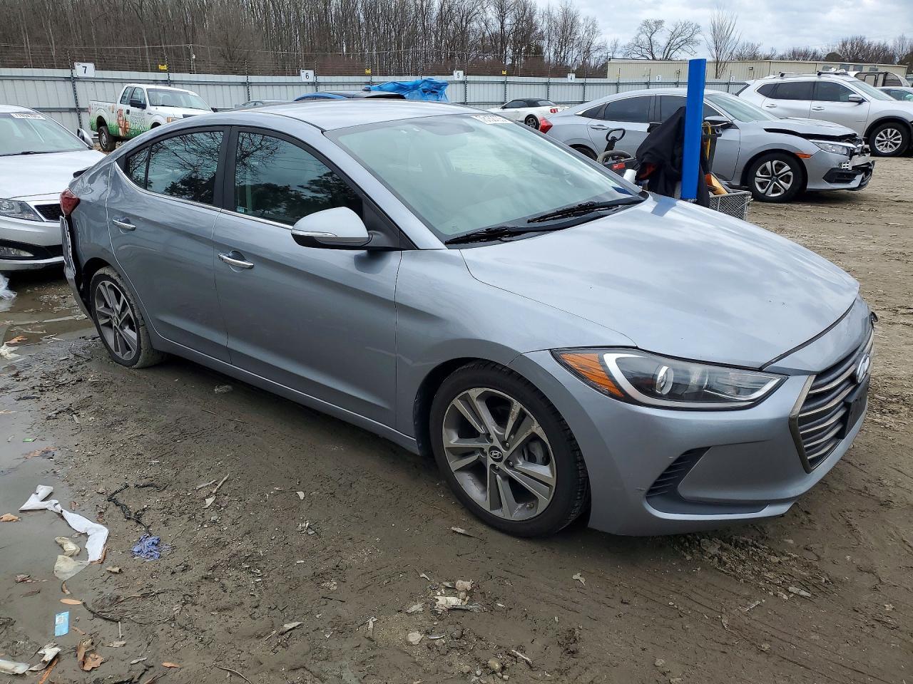 2017 Hyundai Elantra - Фото 4