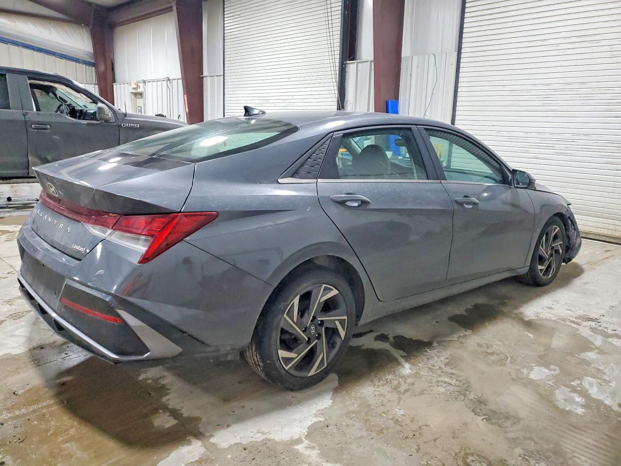 2024 Hyundai Elantra Limited - Image 3
