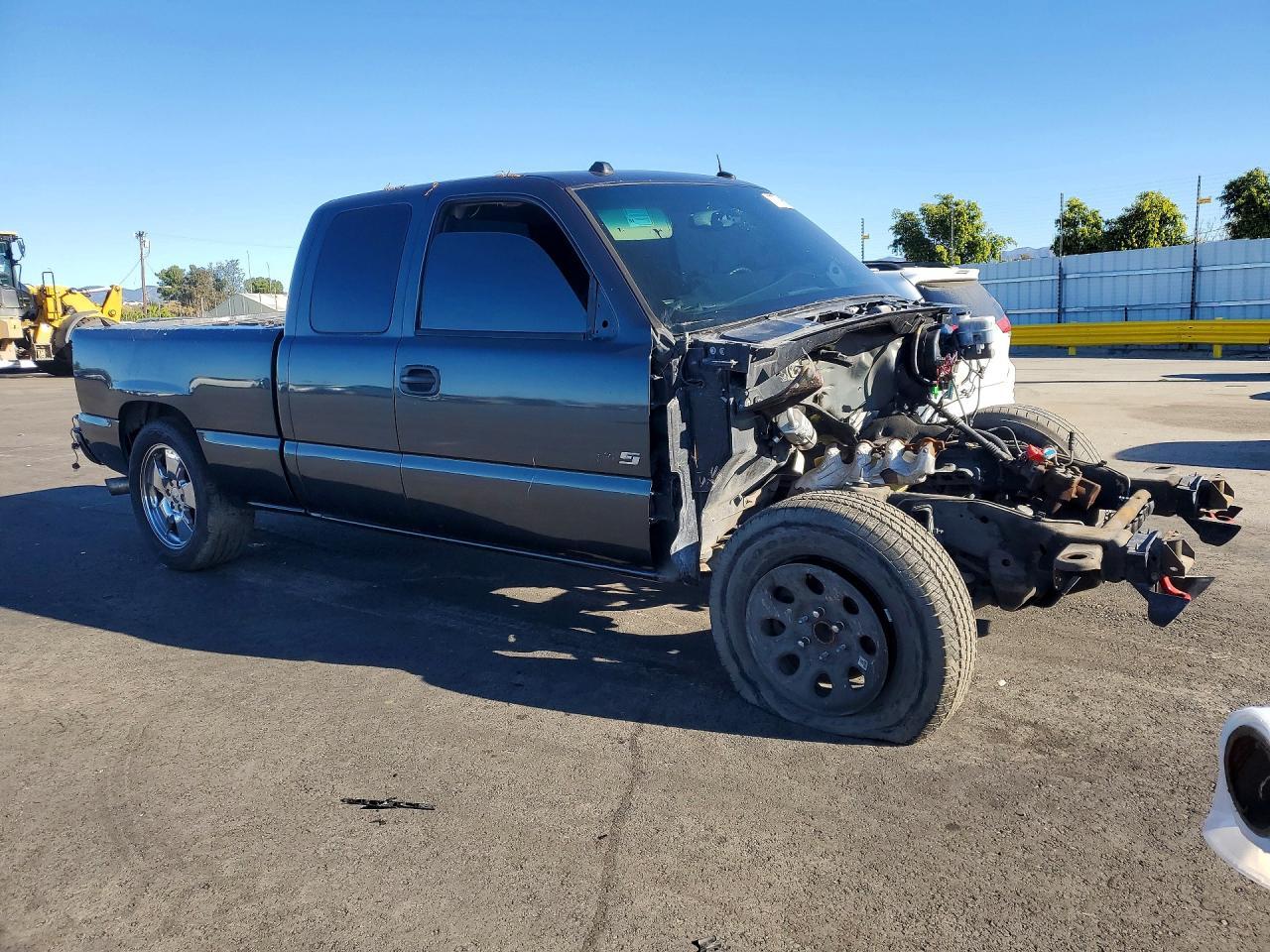 2005 Chevrolet Silverado - Image 4