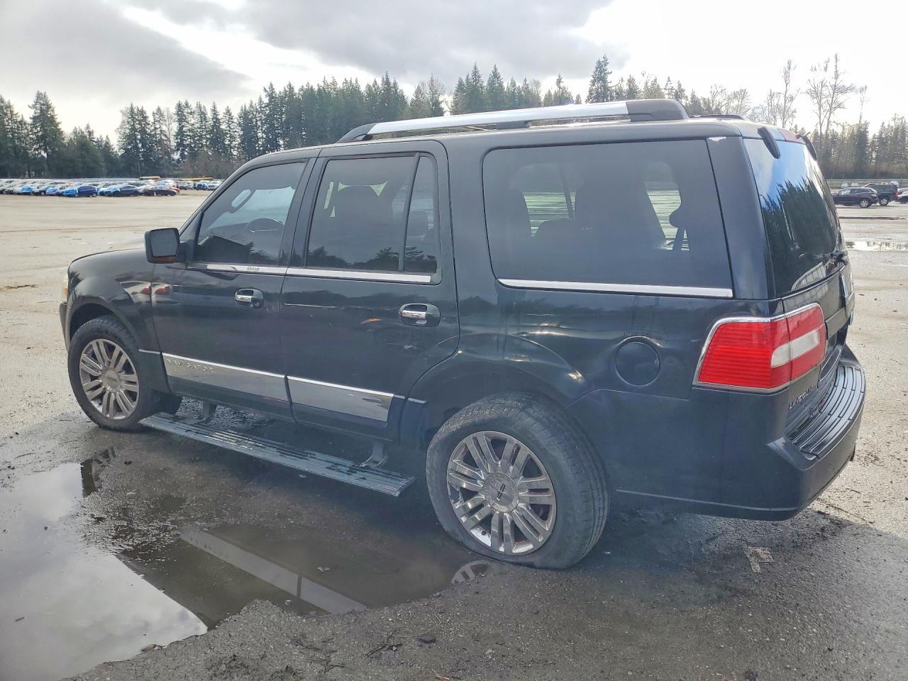 2008 Lincoln Navigator - Image 2
