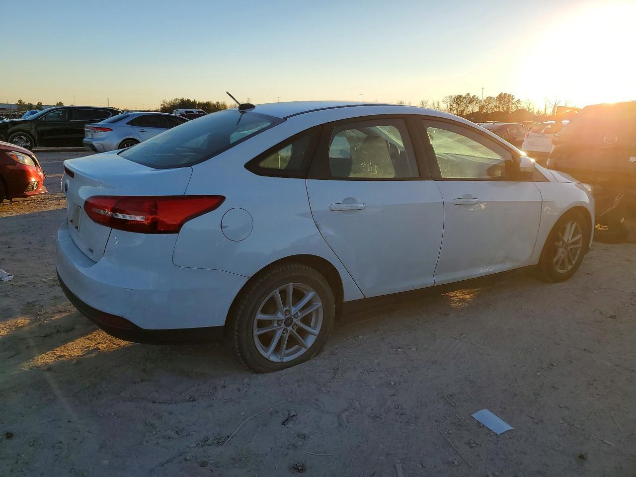 2017 Ford Focus Se - Image 3