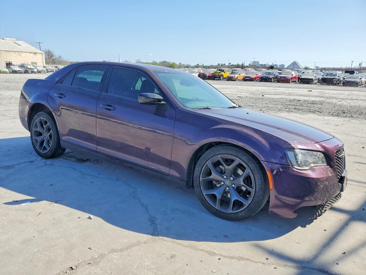 2020 Chrysler 300 Touring - Фото 4