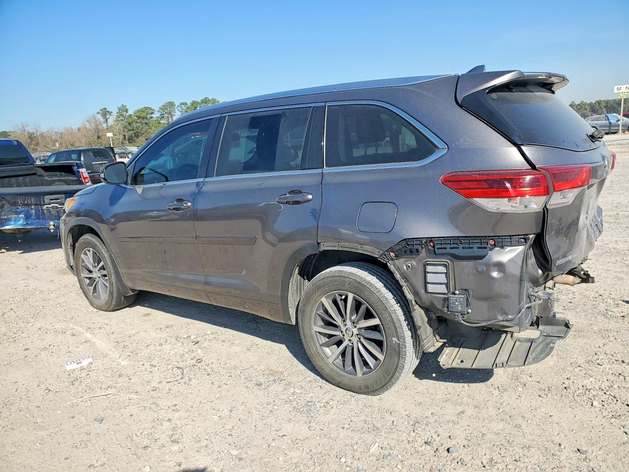 2018 Toyota Highlander - Image 2