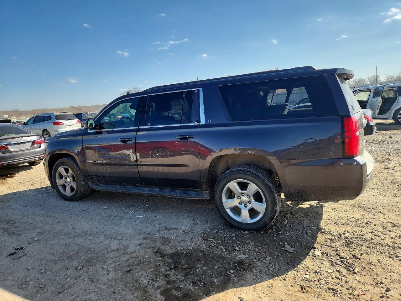 2015 Chevrolet Suburban K1500 Lt - Фото 2