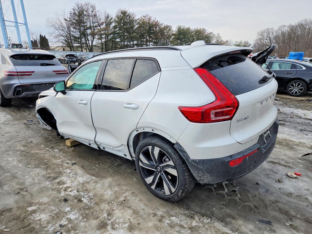 2025 Volvo Xc40 Ultra - Image 2