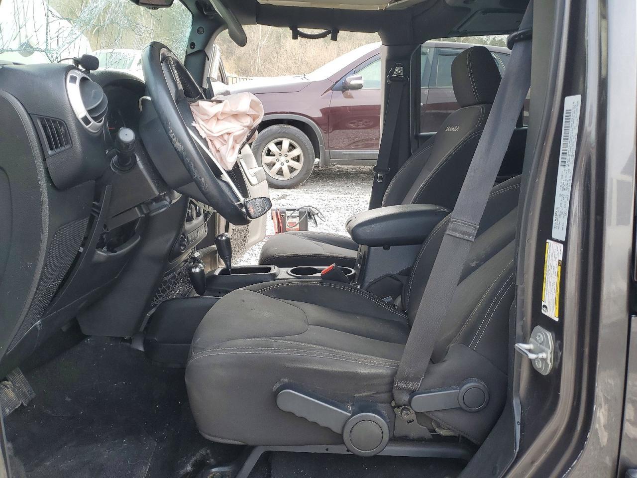 2016 Jeep Wrangler Unlimited Sahara - Image 7