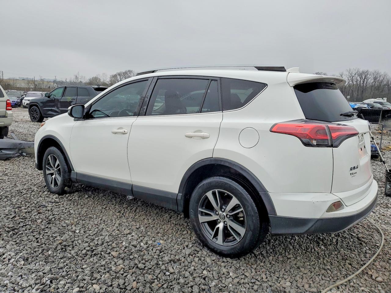 2018 Toyota Rav4 Xle - Image 2