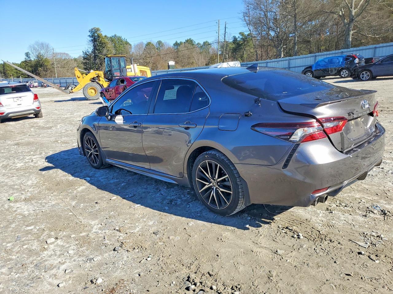 2021 Toyota Camry Se - Фото 2