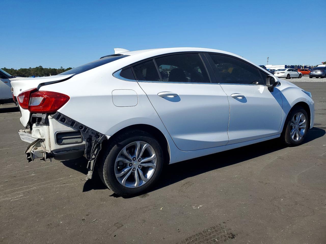 2019 Chevrolet Cruze Lt - Image 3
