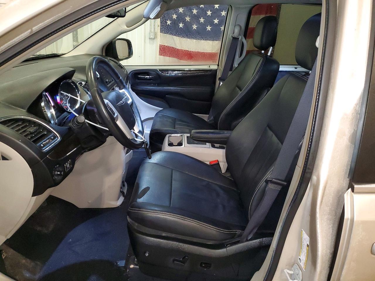 2016 Chrysler Town & Country Touring - Фото 7