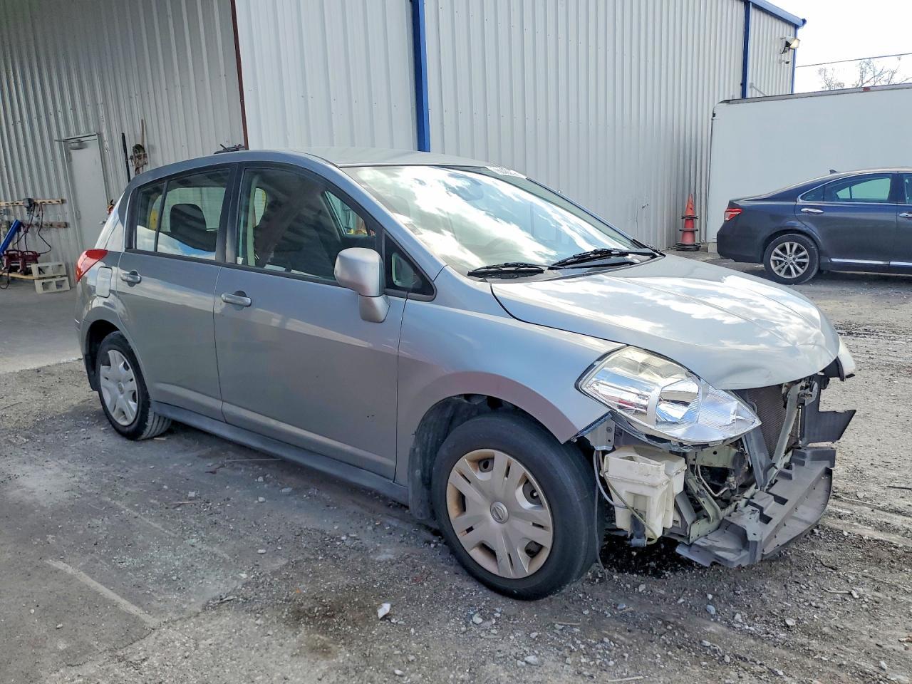 2011 Nissan Versa 1.8 S - Фото 4