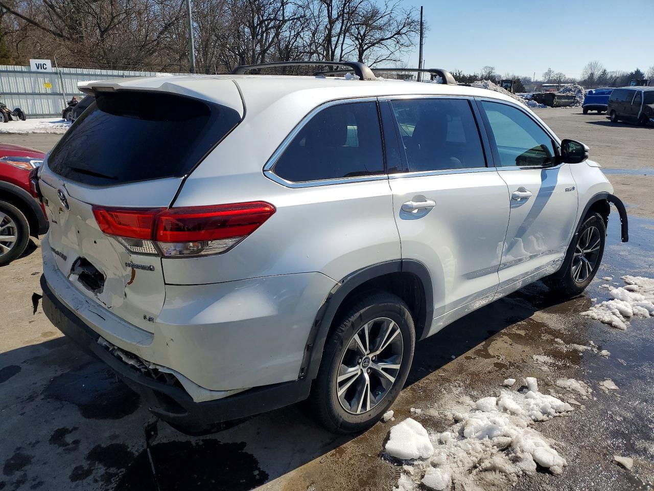 2017 Toyota Highlander - Image 3