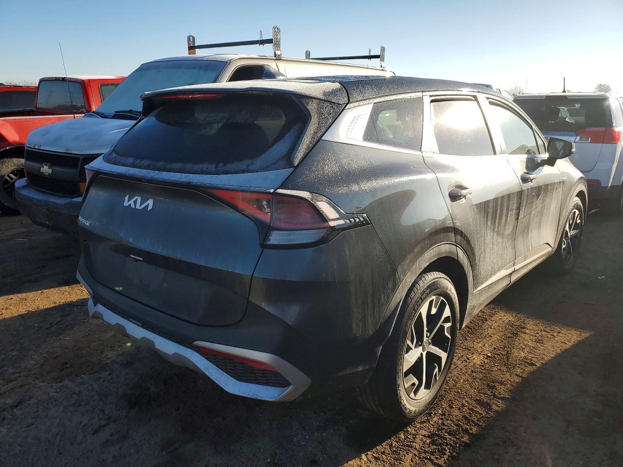 2024 Kia Sportage Ex - Image 3