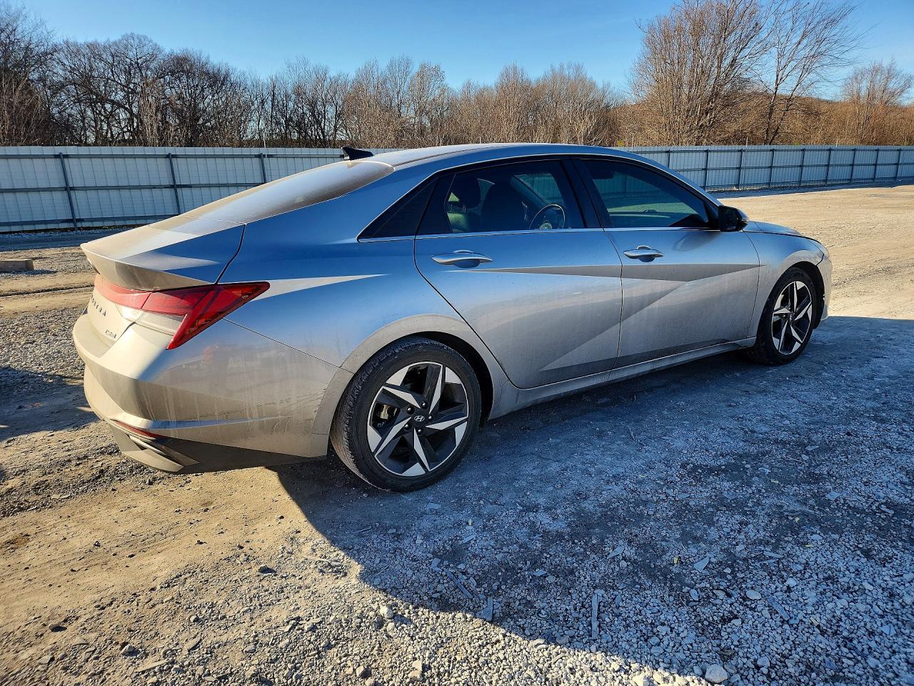 2021 Hyundai Elantra Limited - Image 3