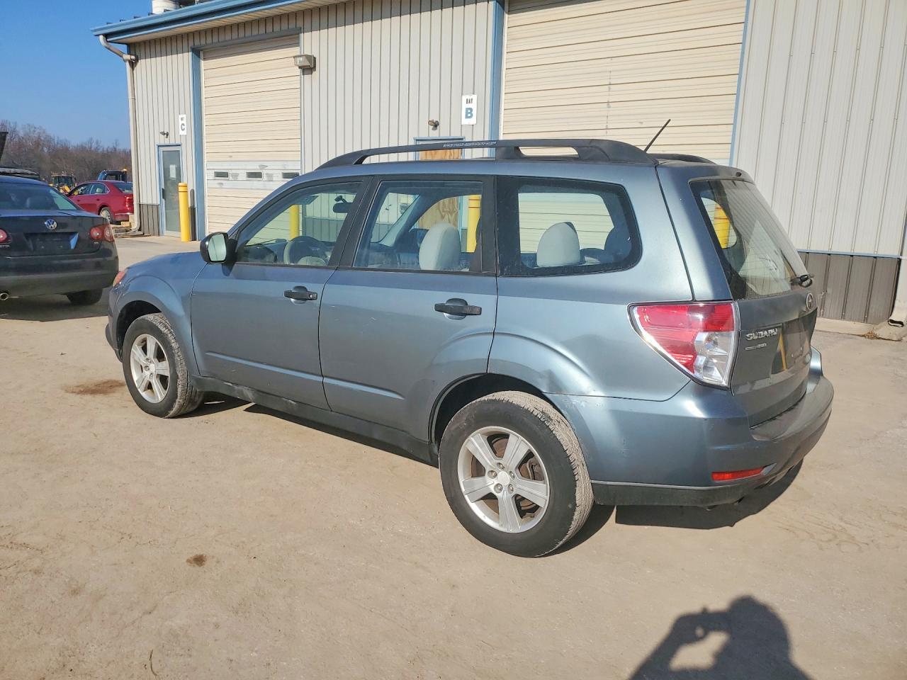 2011 Subaru Forester 2.5X - Фото 2