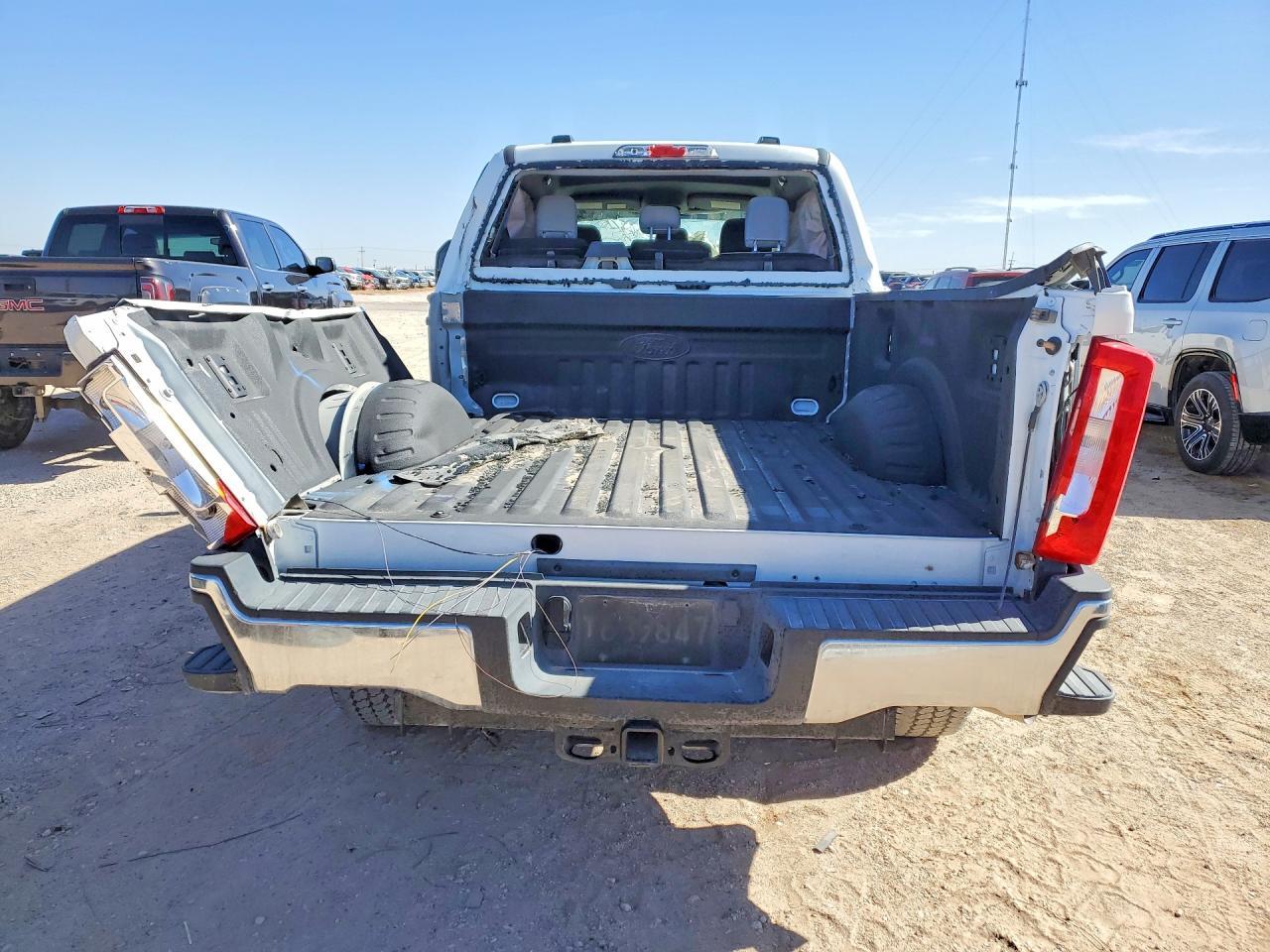 2024 Ford F250 Super Duty - Фото 6
