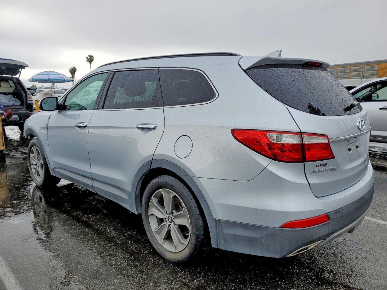 2016 Hyundai Santa Fe Se - Image 2