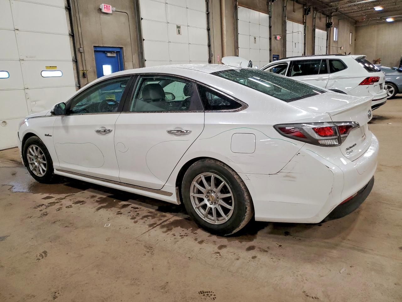 2016 Hyundai Sonata Hybrid - Фото 2