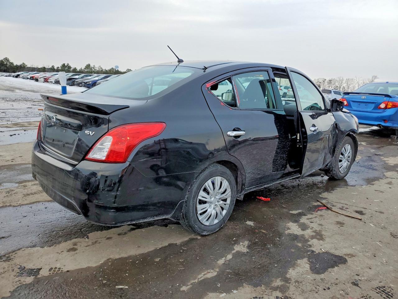 2016 Nissan Versa S - Image 3