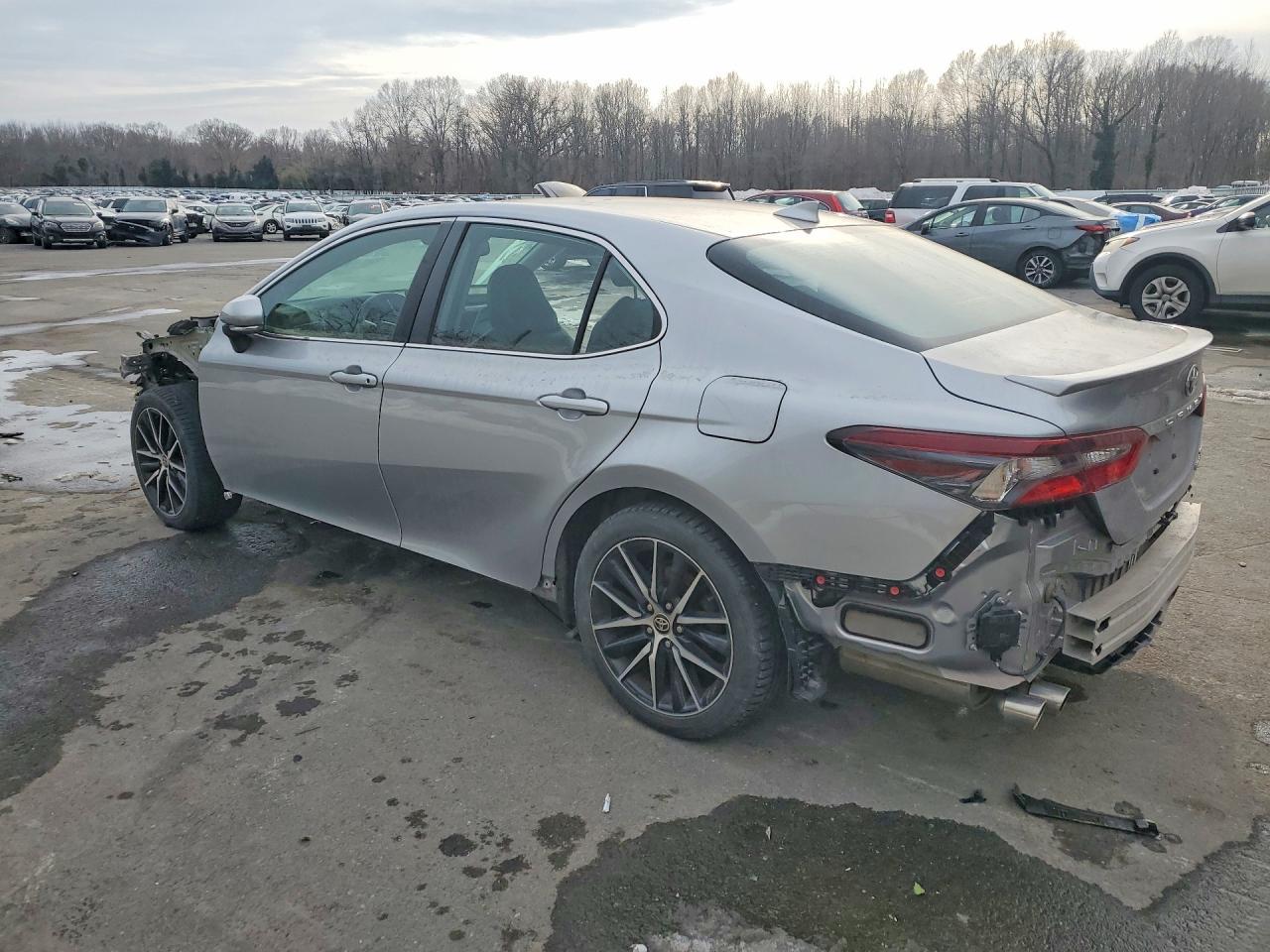 2022 Toyota Camry Night Shade - Фото 2