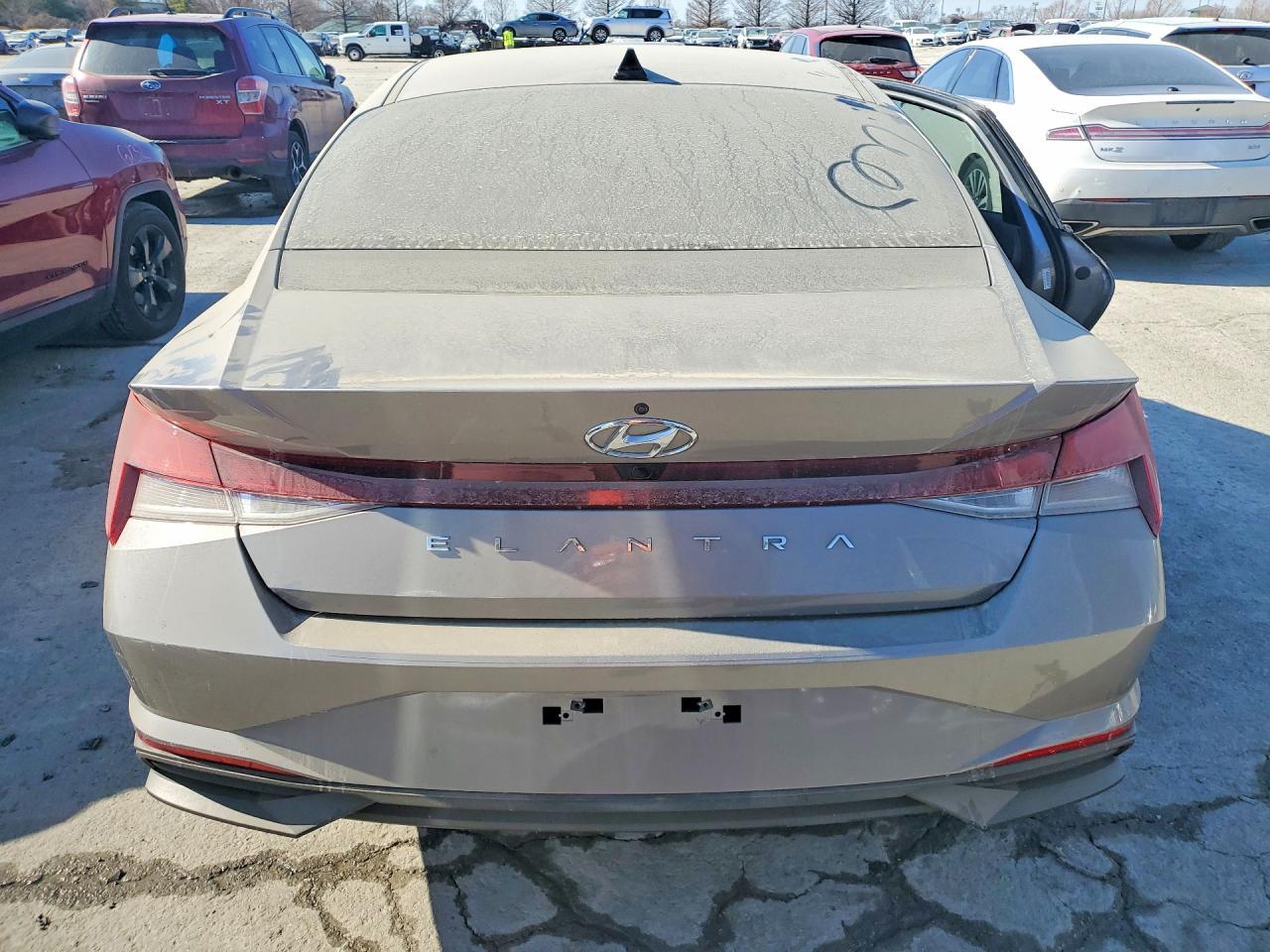 2021 Hyundai Elantra 4D - Image 6