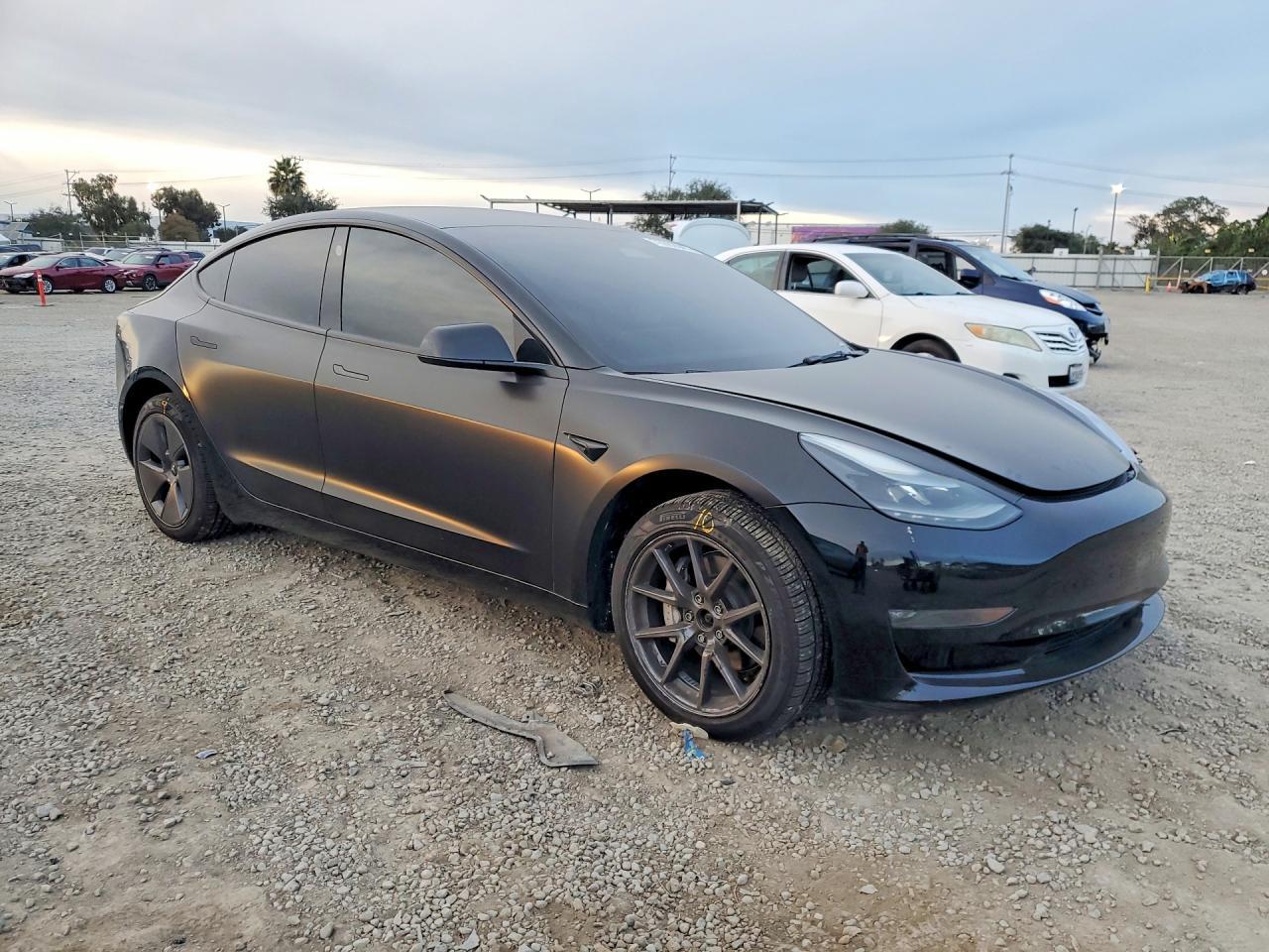 2023 Tesla Model 3 - Фото 4