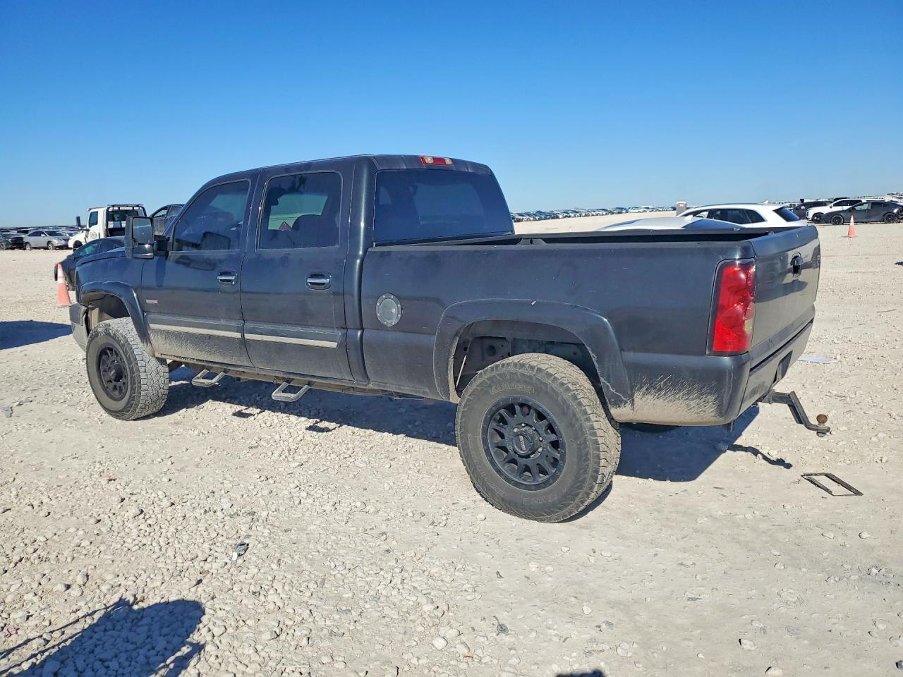 2005 Chevrolet Silverado C2500 Heavy Duty - Image 2