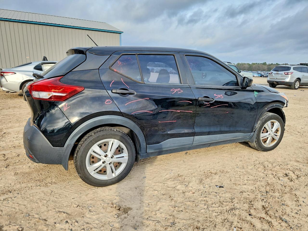 2020 Nissan Kicks S - Фото 3