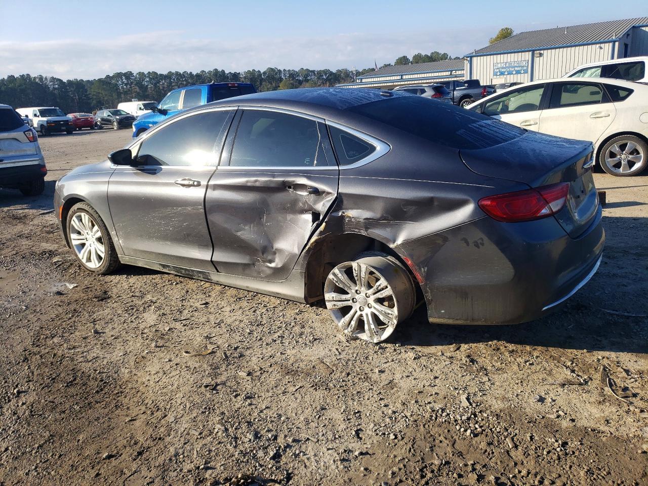 2016 Chrysler 200 Limited - Фото 2