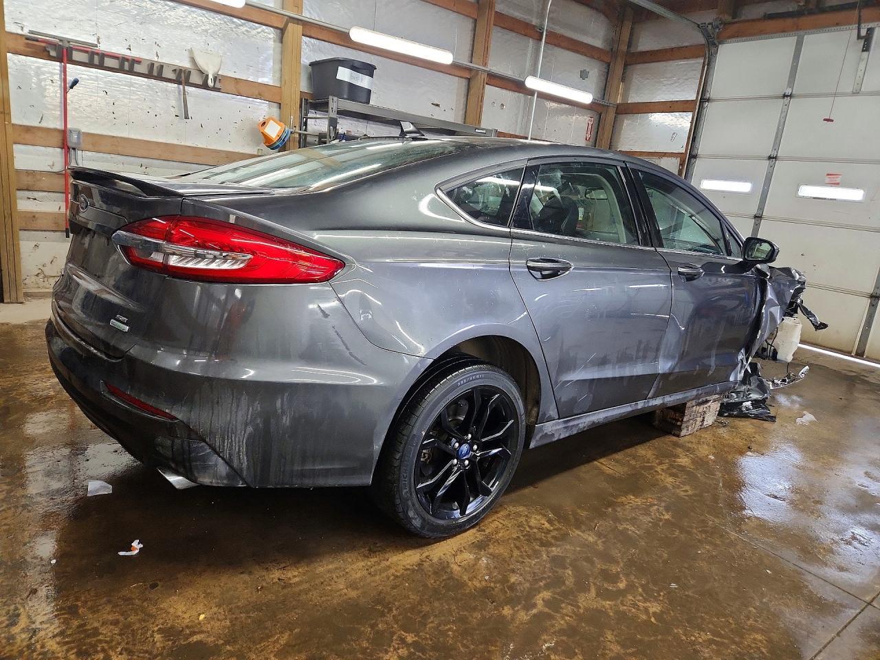 2020 Ford Fusion Se - Фото 3