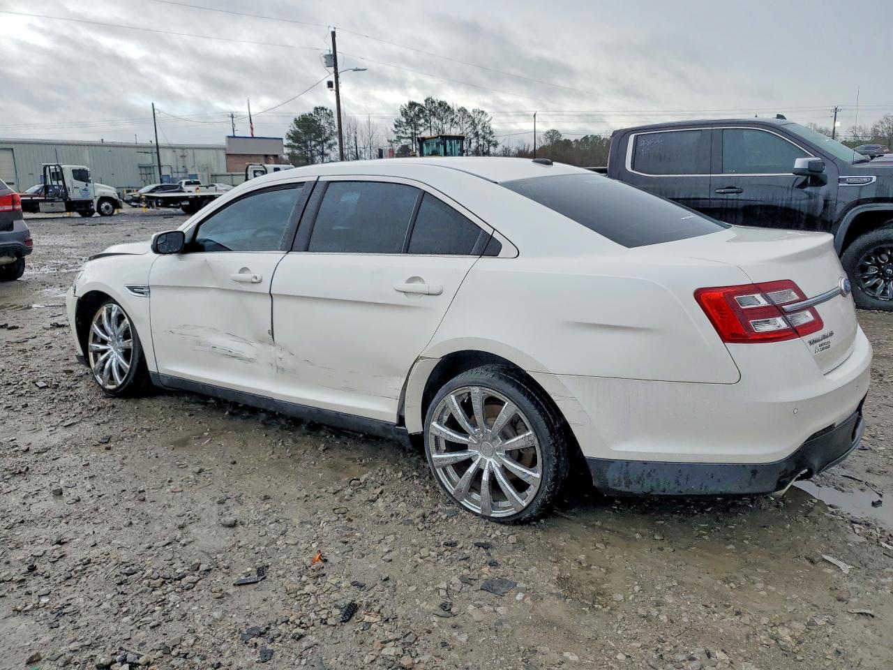2013 Ford Taurus Sel - Image 2
