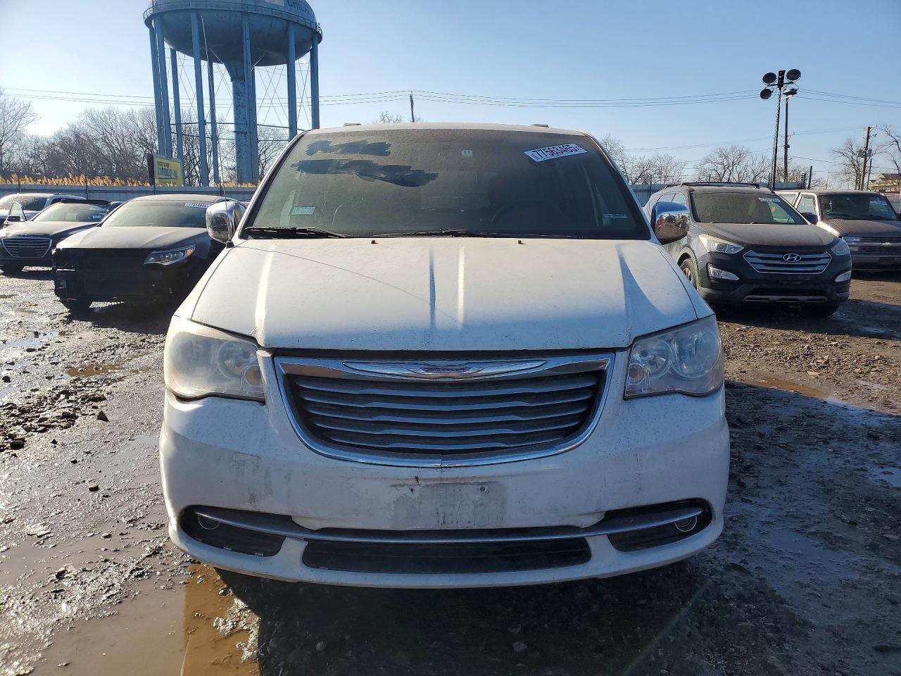 2012 Chrysler Town & Country Touring L - Фото 5