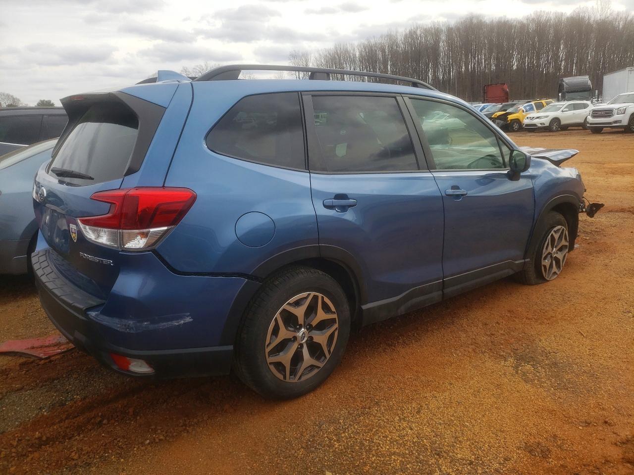 2020 Subaru Forester Premium - Фото 3