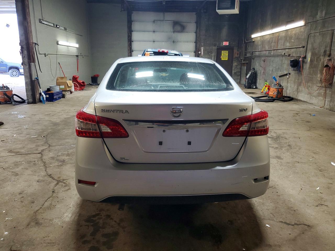 2015 Nissan Sentra S - Фото 6