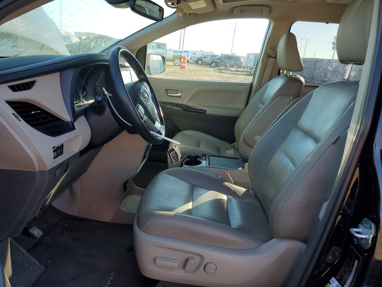 2018 Toyota Sienna Xle Premium 8-Passenger - Фото 7