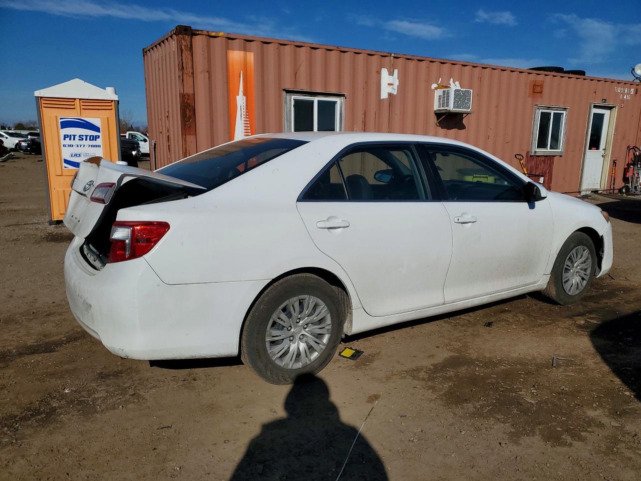 2013 Toyota Camry - Фото 3