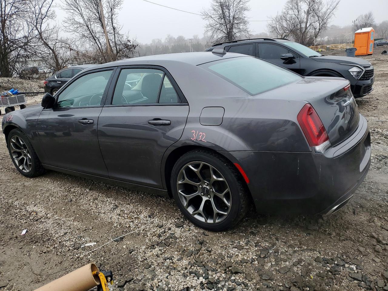 2018 Chrysler 300 Touring - Фото 2