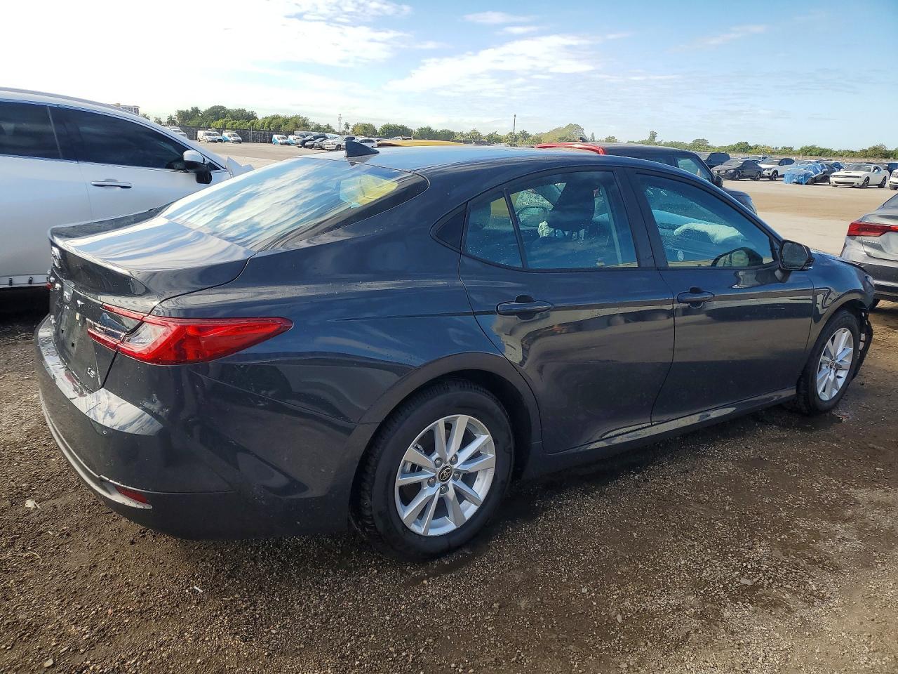 2026 Toyota Camry Le - Фото 3
