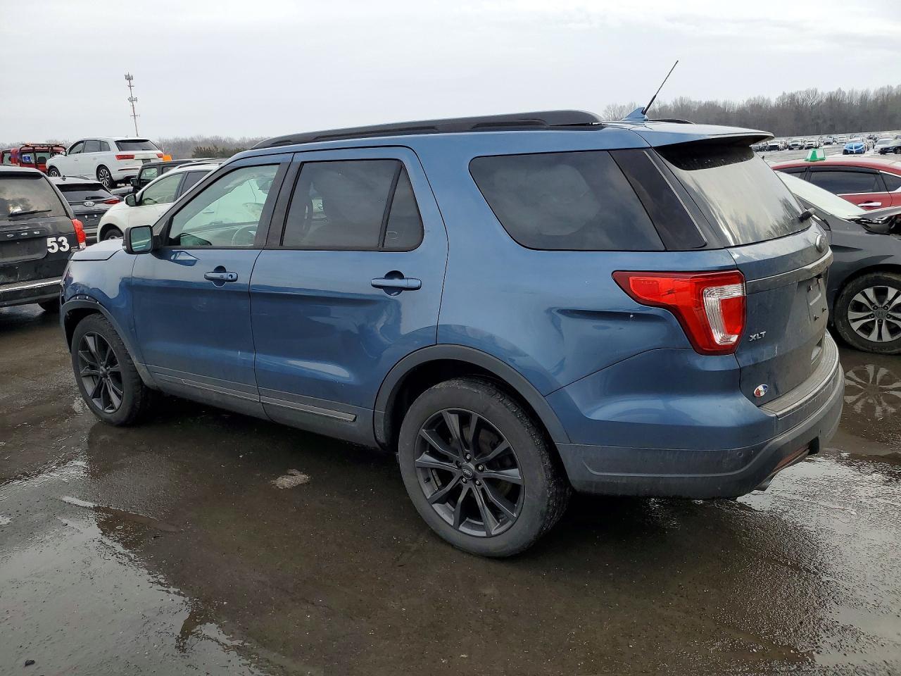 2018 Ford Explorer Xlt - Фото 2