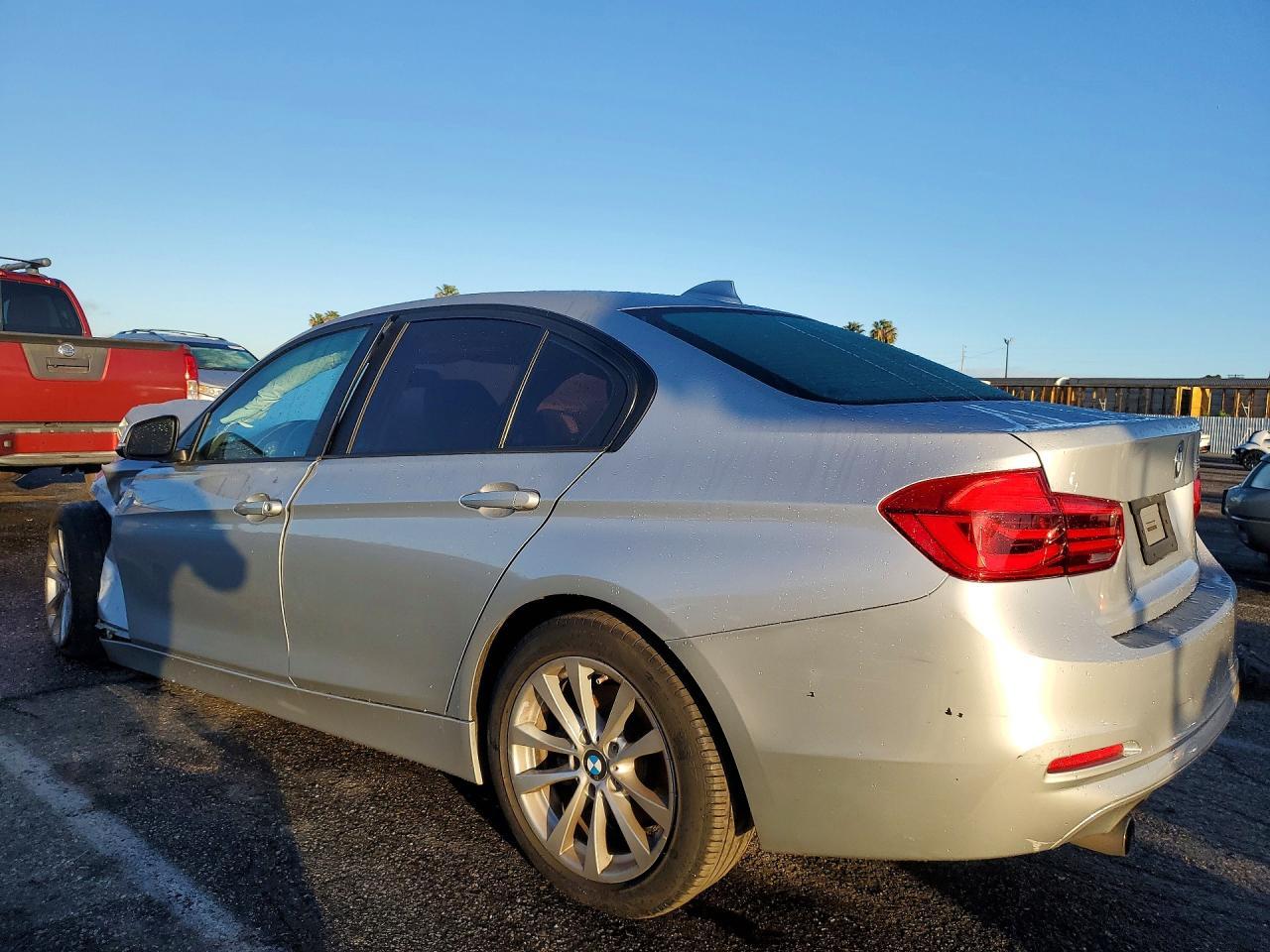 2016 BMW 3 Series - Фото 2