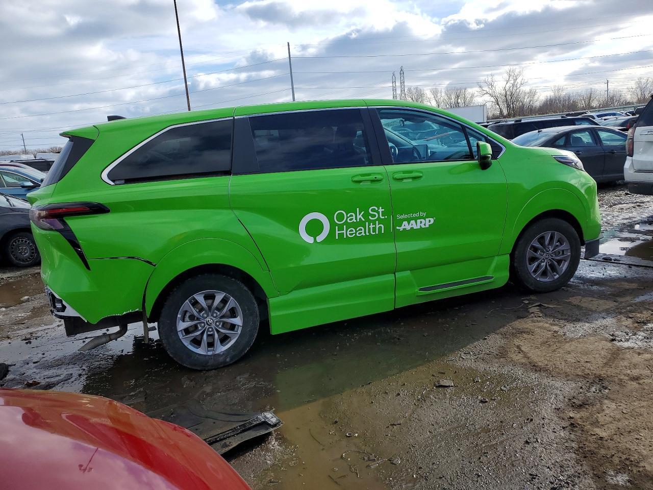 2024 Toyota Sienna Le - Фото 3