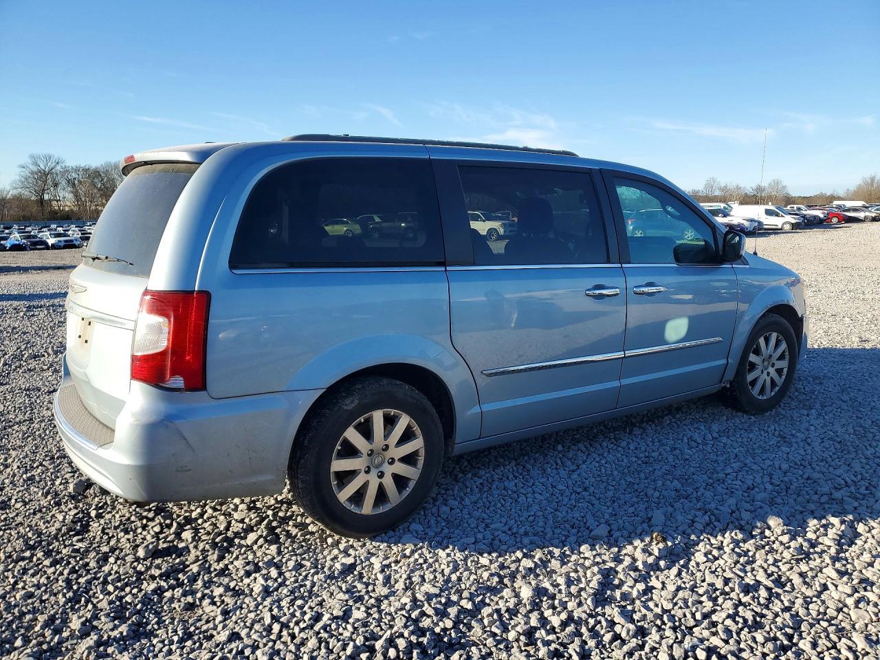 2016 Chrysler Town & Country Touring - Фото 3